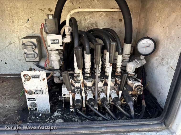 image for item ER0128 2001 Freightliner FL50 bucket truck