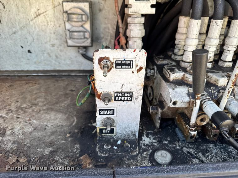 image for item ER0128 2001 Freightliner FL50 bucket truck