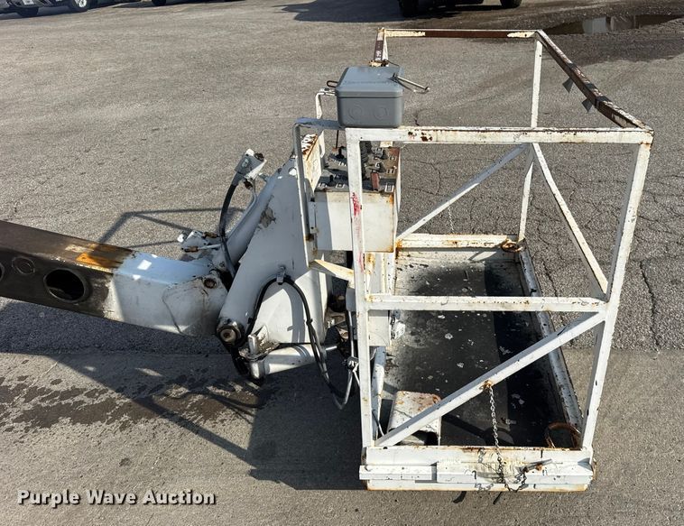 image for item ER0128 2001 Freightliner FL50 bucket truck