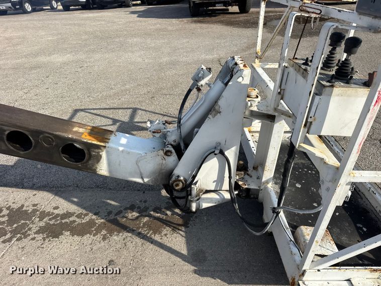 image for item ER0128 2001 Freightliner FL50 bucket truck