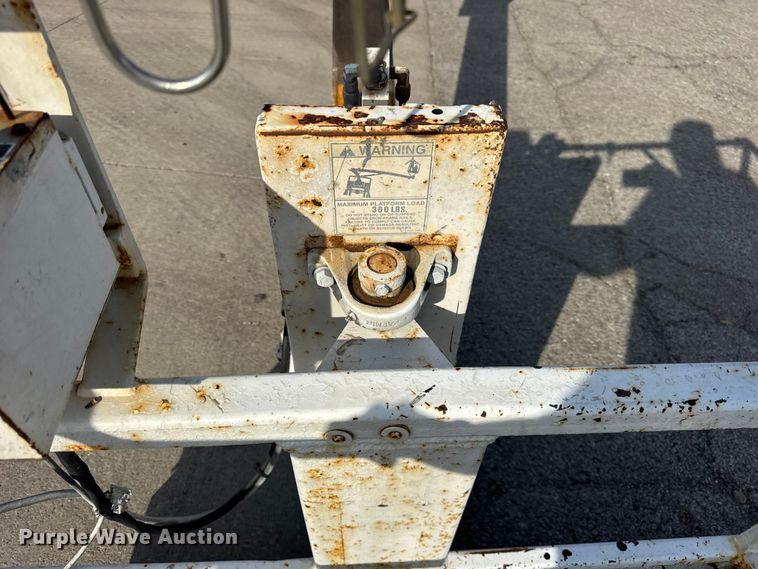 image for item ER0128 2001 Freightliner FL50 bucket truck