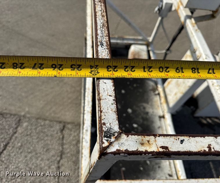 image for item ER0128 2001 Freightliner FL50 bucket truck