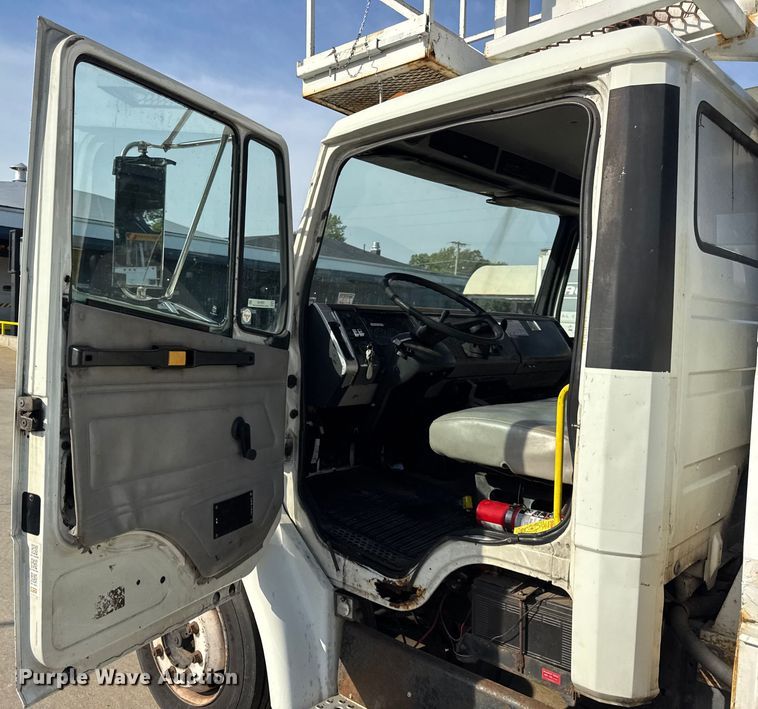 image for item ER0128 2001 Freightliner FL50 bucket truck