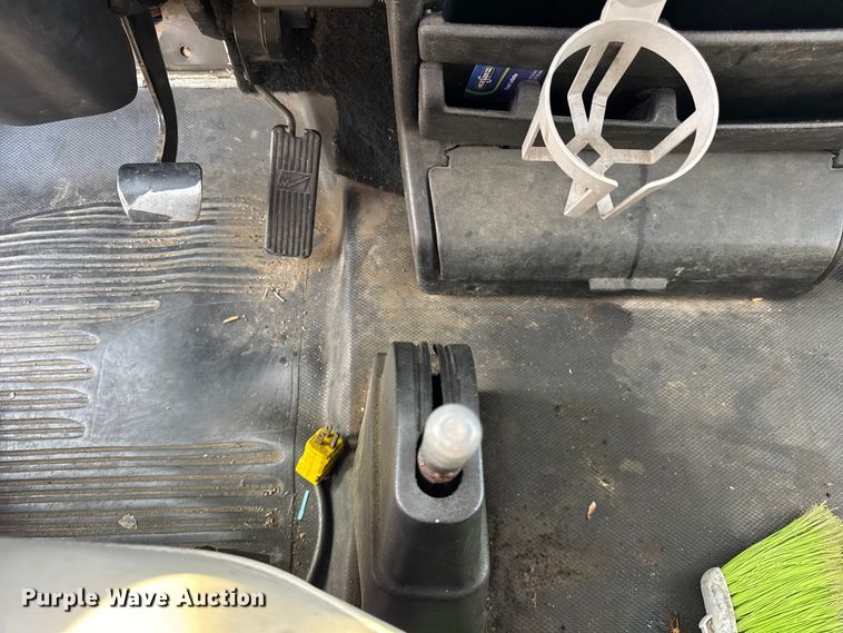 image for item ER0128 2001 Freightliner FL50 bucket truck