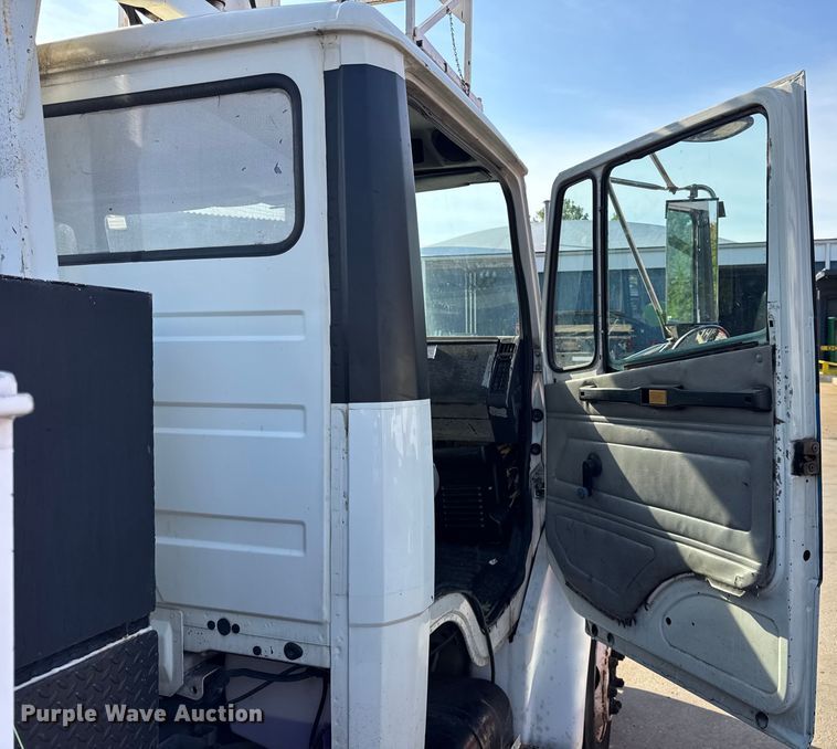 image for item ER0128 2001 Freightliner FL50 bucket truck