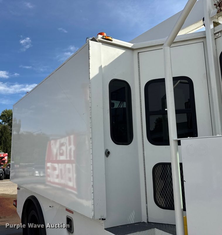 image for item ER0129 2009 Freightliner S2106 bucket truck