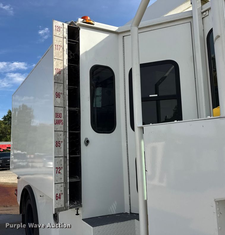 image for item ER0129 2009 Freightliner S2106 bucket truck