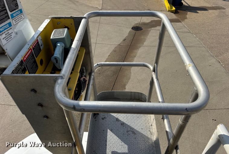 image for item ER0129 2009 Freightliner S2106 bucket truck