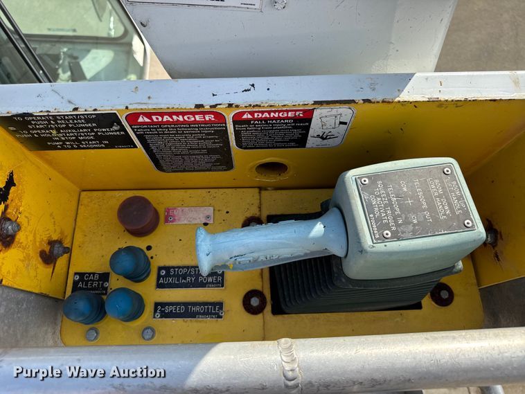 image for item ER0129 2009 Freightliner S2106 bucket truck