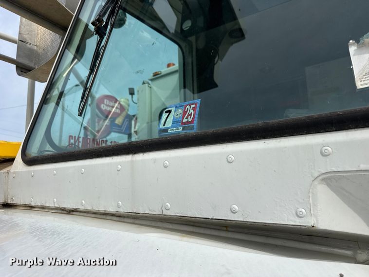 image for item ER0129 2009 Freightliner S2106 bucket truck