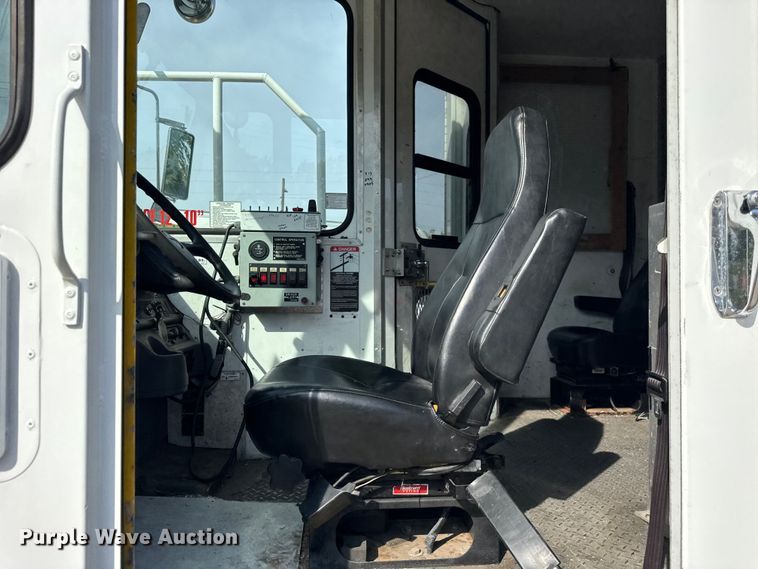 image for item ER0129 2009 Freightliner S2106 bucket truck