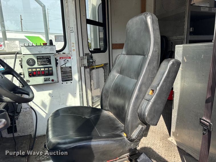 image for item ER0129 2009 Freightliner S2106 bucket truck