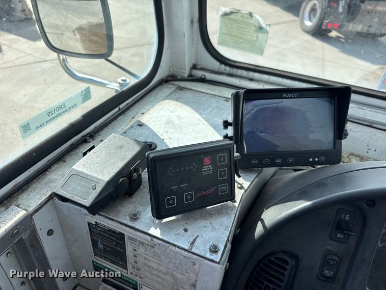 image for item ER0129 2009 Freightliner S2106 bucket truck