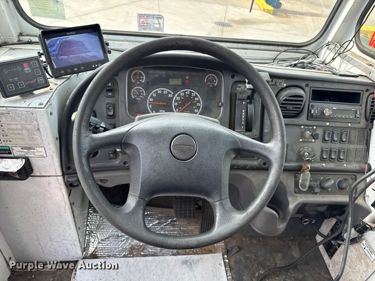 image for item ER0129 2009 Freightliner S2106 bucket truck