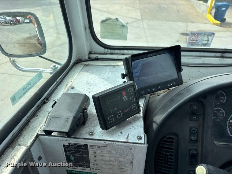 image for item ER0129 2009 Freightliner S2106 bucket truck