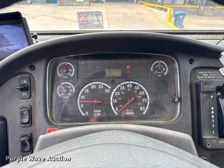 image for item ER0129 2009 Freightliner S2106 bucket truck