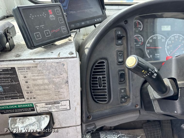 image for item ER0129 2009 Freightliner S2106 bucket truck