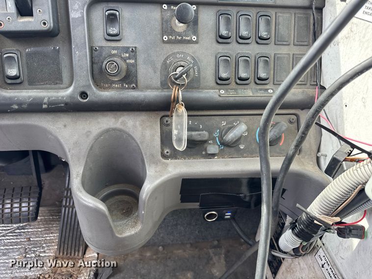 image for item ER0129 2009 Freightliner S2106 bucket truck