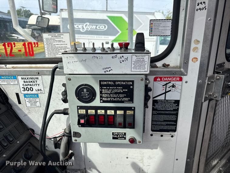 image for item ER0129 2009 Freightliner S2106 bucket truck