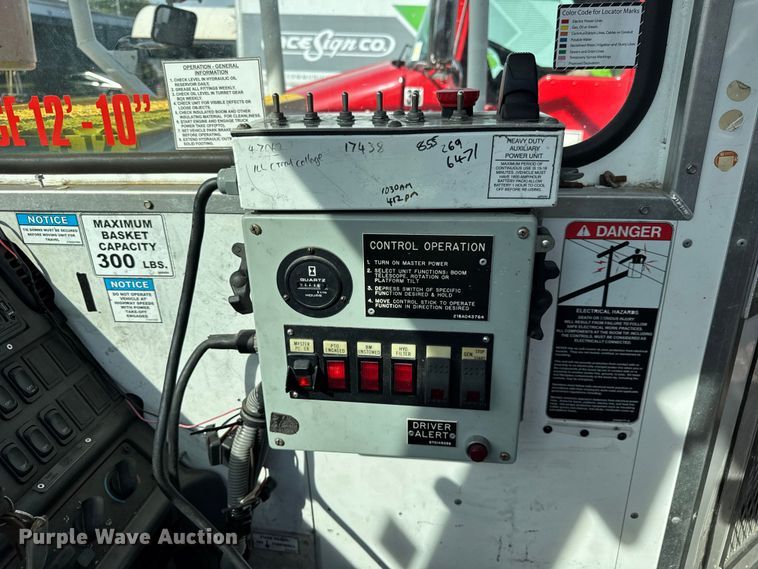 image for item ER0129 2009 Freightliner S2106 bucket truck