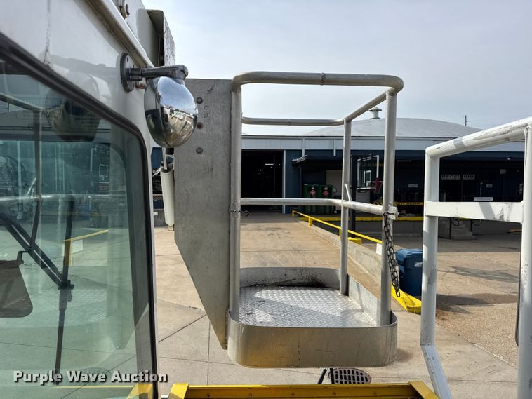 image for item ER0130 2008 Freightliner S2106 bucket truck