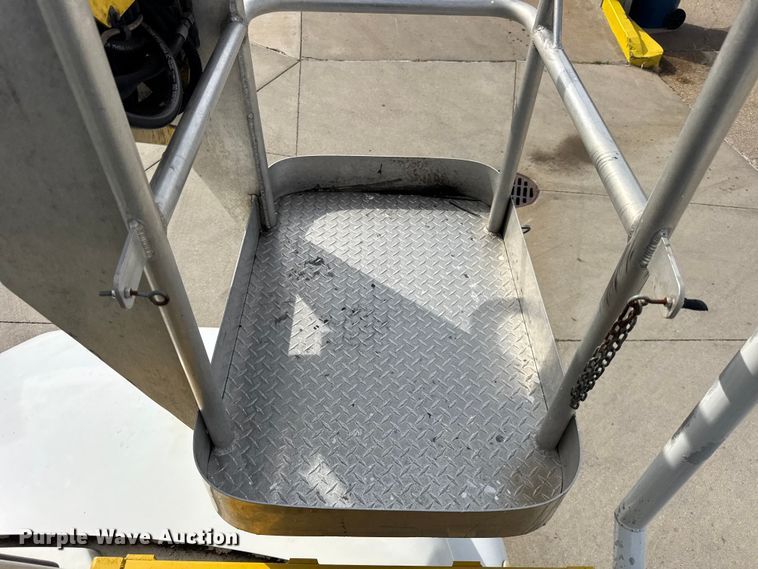 image for item ER0130 2008 Freightliner S2106 bucket truck