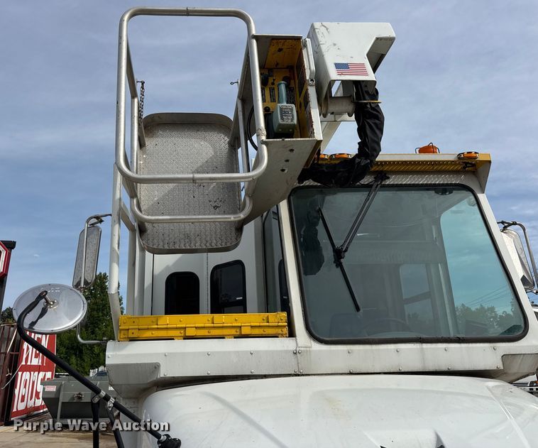 image for item ER0130 2008 Freightliner S2106 bucket truck