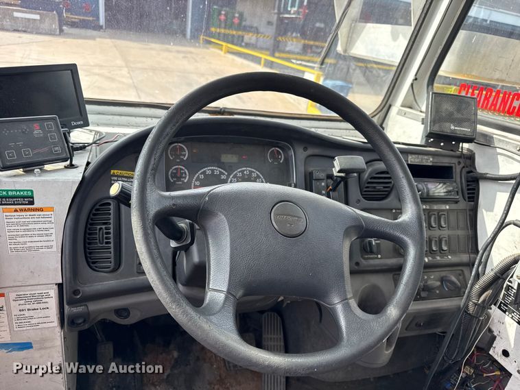 image for item ER0130 2008 Freightliner S2106 bucket truck