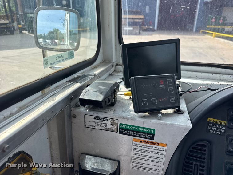 image for item ER0130 2008 Freightliner S2106 bucket truck