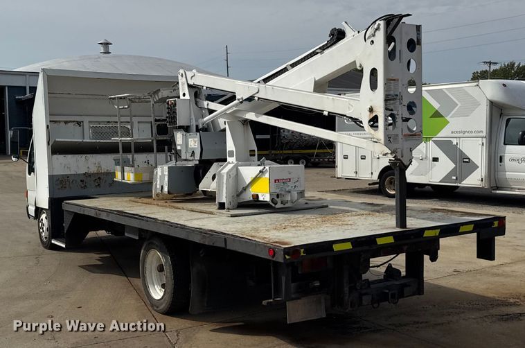 image for item ER0131 2002 Isuzu NQR flatbed truck