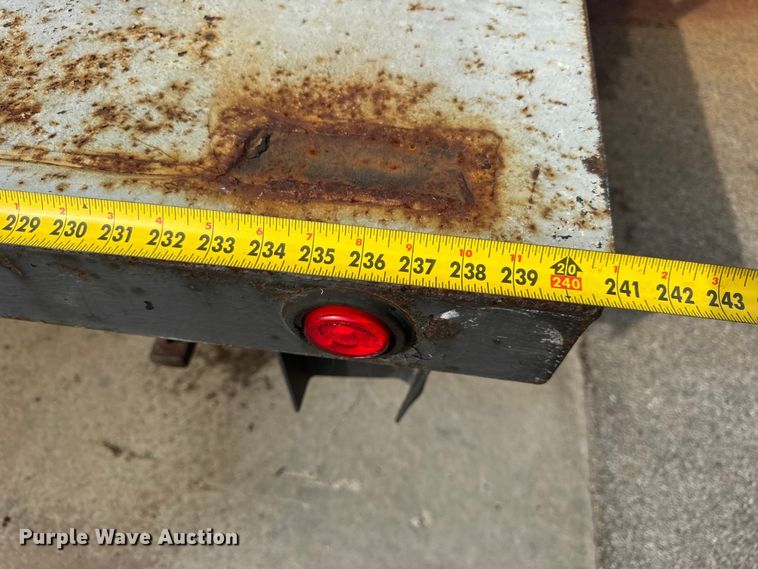 image for item ER0131 2002 Isuzu NQR flatbed truck