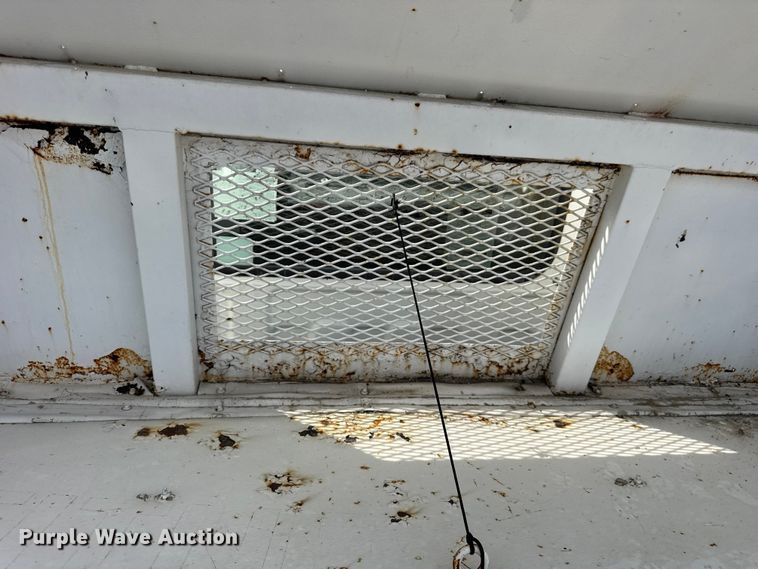 image for item ER0131 2002 Isuzu NQR flatbed truck