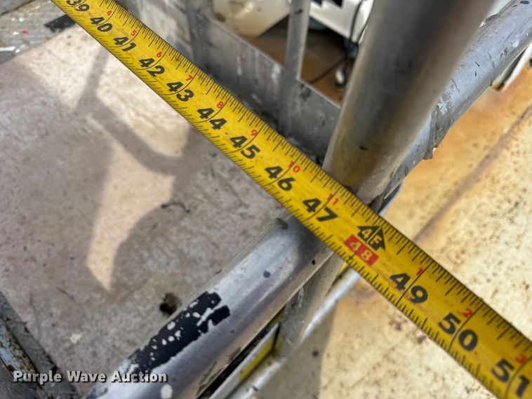 image for item ER0131 2002 Isuzu NQR flatbed truck