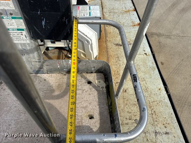 image for item ER0131 2002 Isuzu NQR flatbed truck