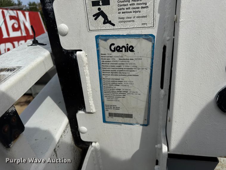 image for item ER0131 2002 Isuzu NQR flatbed truck