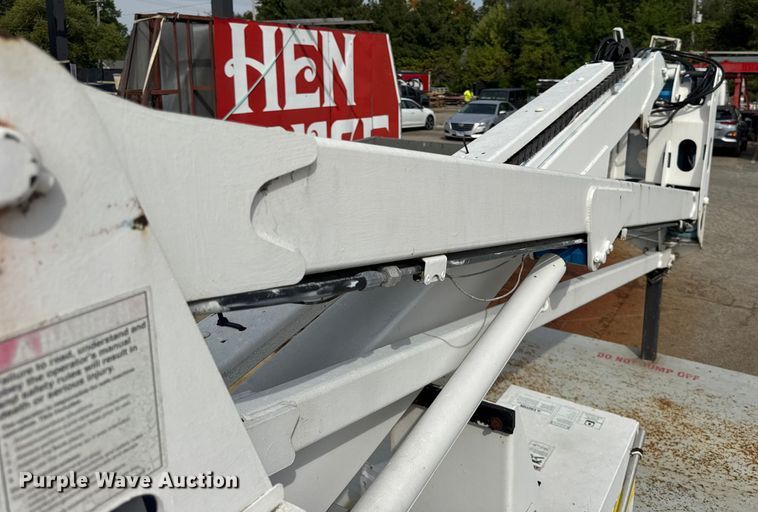 image for item ER0131 2002 Isuzu NQR flatbed truck