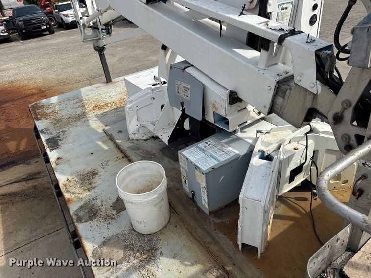 image for item ER0131 2002 Isuzu NQR flatbed truck