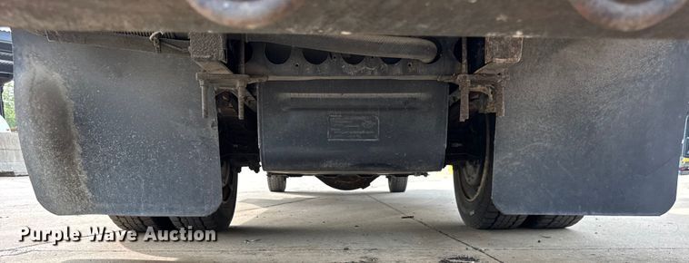 image for item ER0131 2002 Isuzu NQR flatbed truck