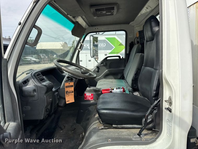 image for item ER0131 2002 Isuzu NQR flatbed truck