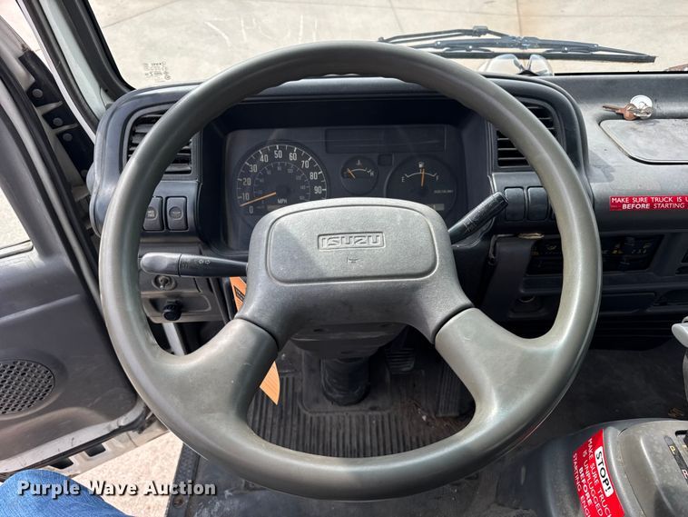 image for item ER0131 2002 Isuzu NQR flatbed truck