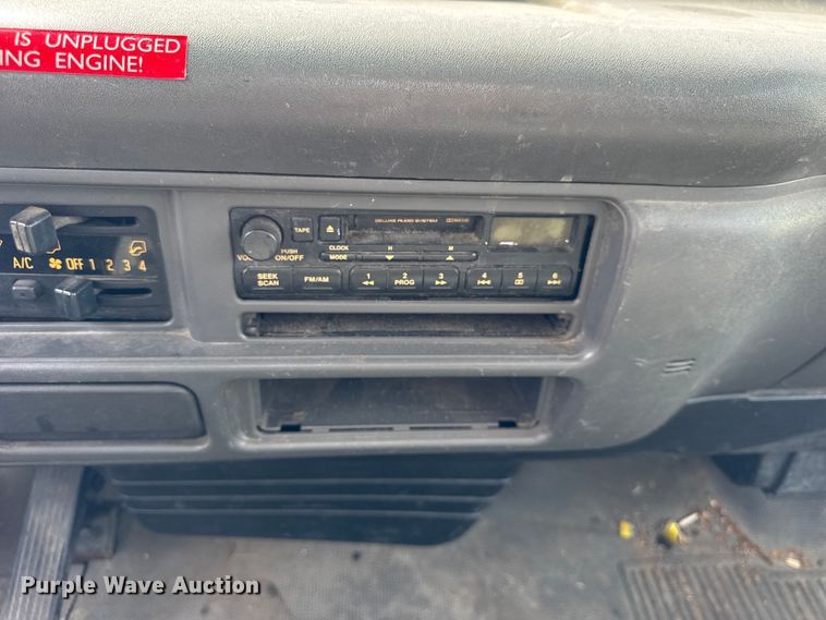 image for item ER0131 2002 Isuzu NQR flatbed truck