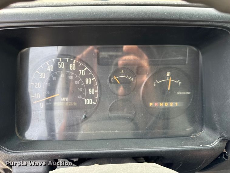 image for item ER0131 2002 Isuzu NQR flatbed truck