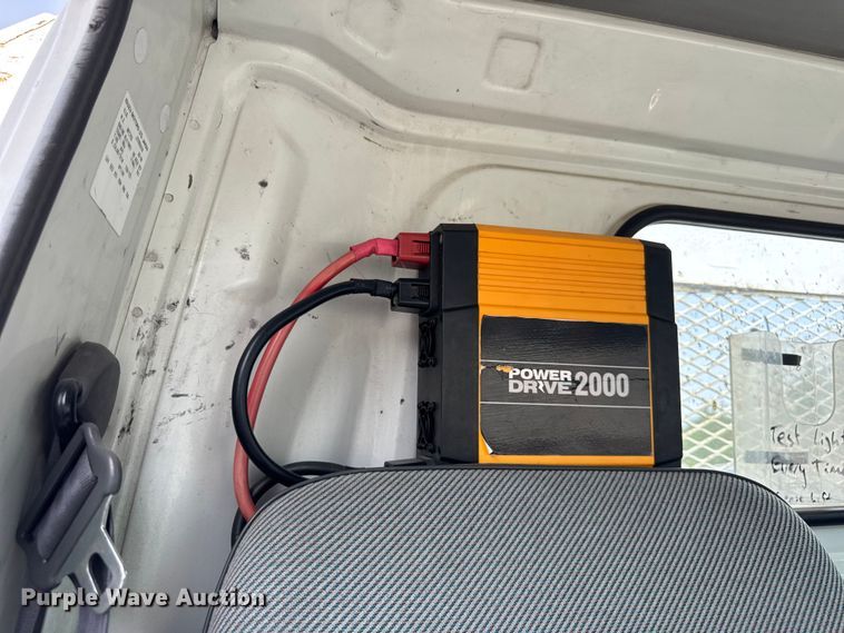 image for item ER0131 2002 Isuzu NQR flatbed truck