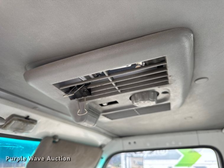 image for item ER0131 2002 Isuzu NQR flatbed truck