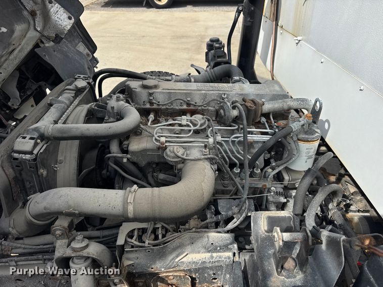 image for item ER0131 2002 Isuzu NQR flatbed truck