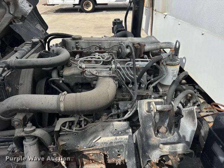 image for item ER0131 2002 Isuzu NQR flatbed truck