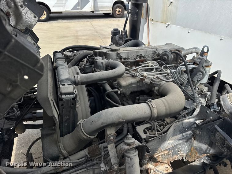 image for item ER0131 2002 Isuzu NQR flatbed truck