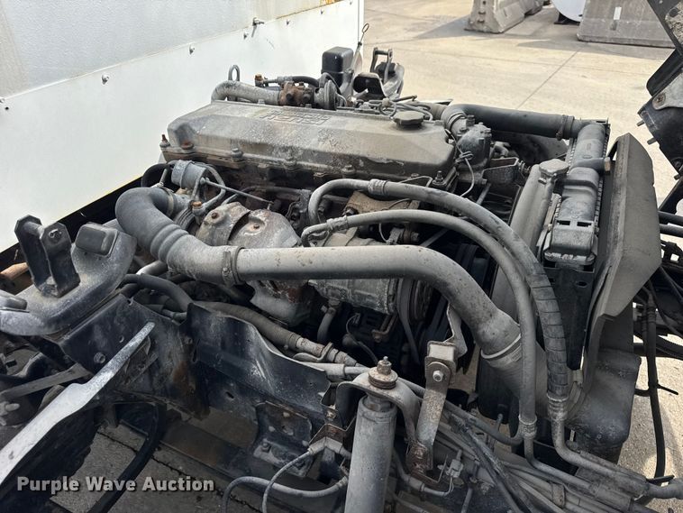 image for item ER0131 2002 Isuzu NQR flatbed truck