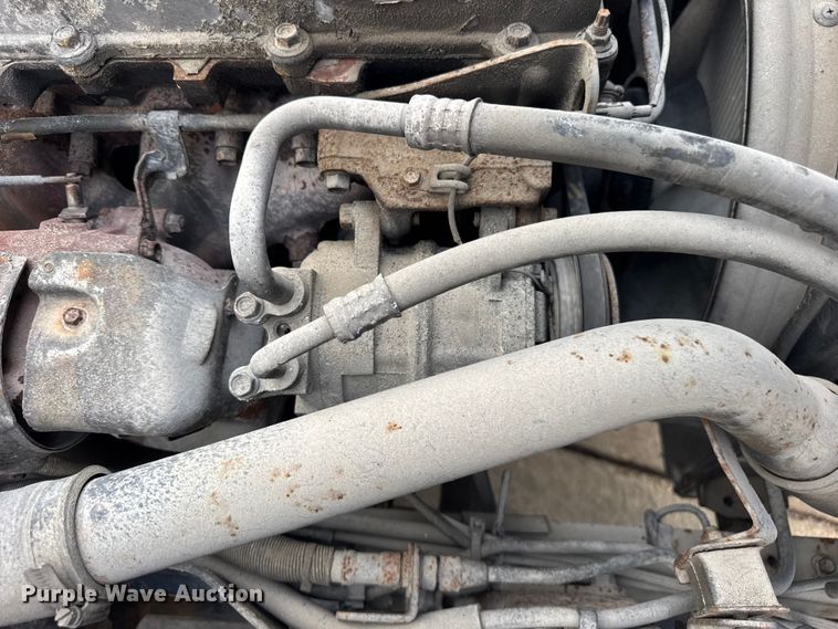 image for item ER0131 2002 Isuzu NQR flatbed truck