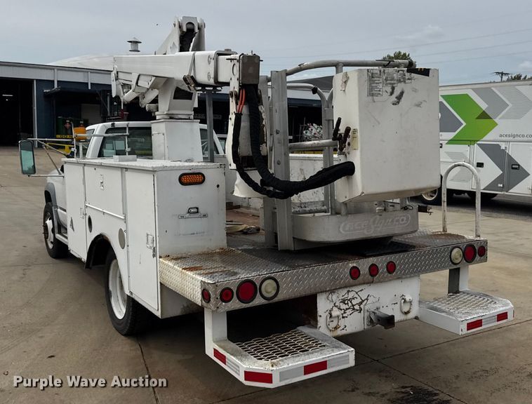 image for item ER0132 2000 GMC Sierra 3500 bucket truck